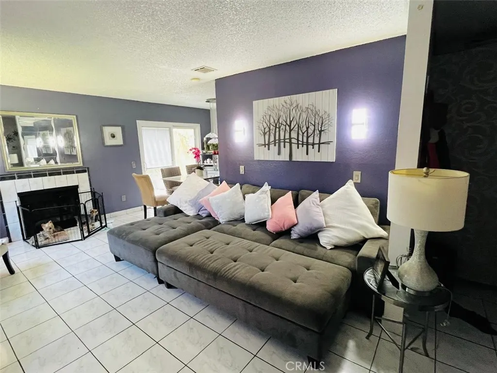 906 S Mountain Avenue, #A