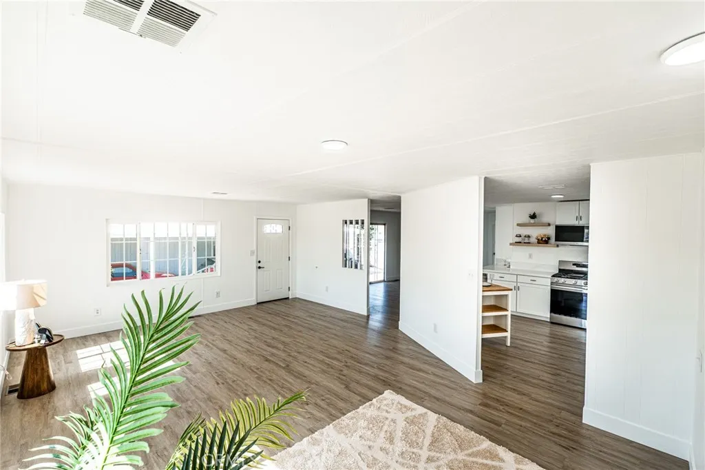 3530 Damien, #202