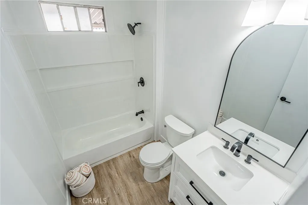 3530 Damien, #202