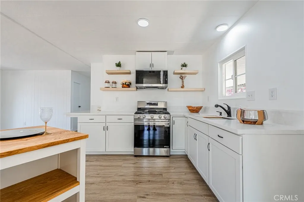 3530 Damien, #202