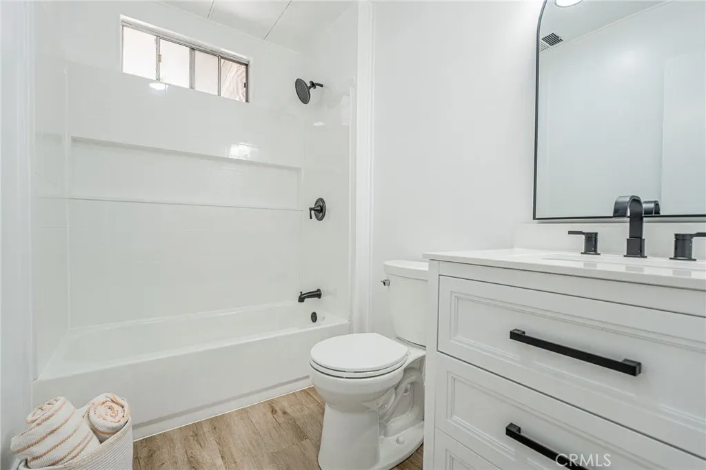 3530 Damien, #202