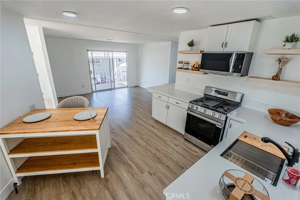 3530 Damien, #202