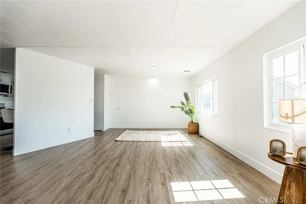 3530 Damien, #202