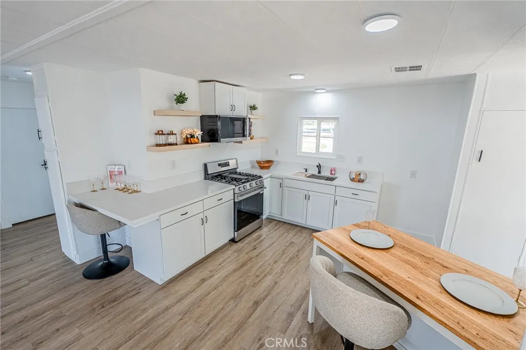 3530 Damien, #202