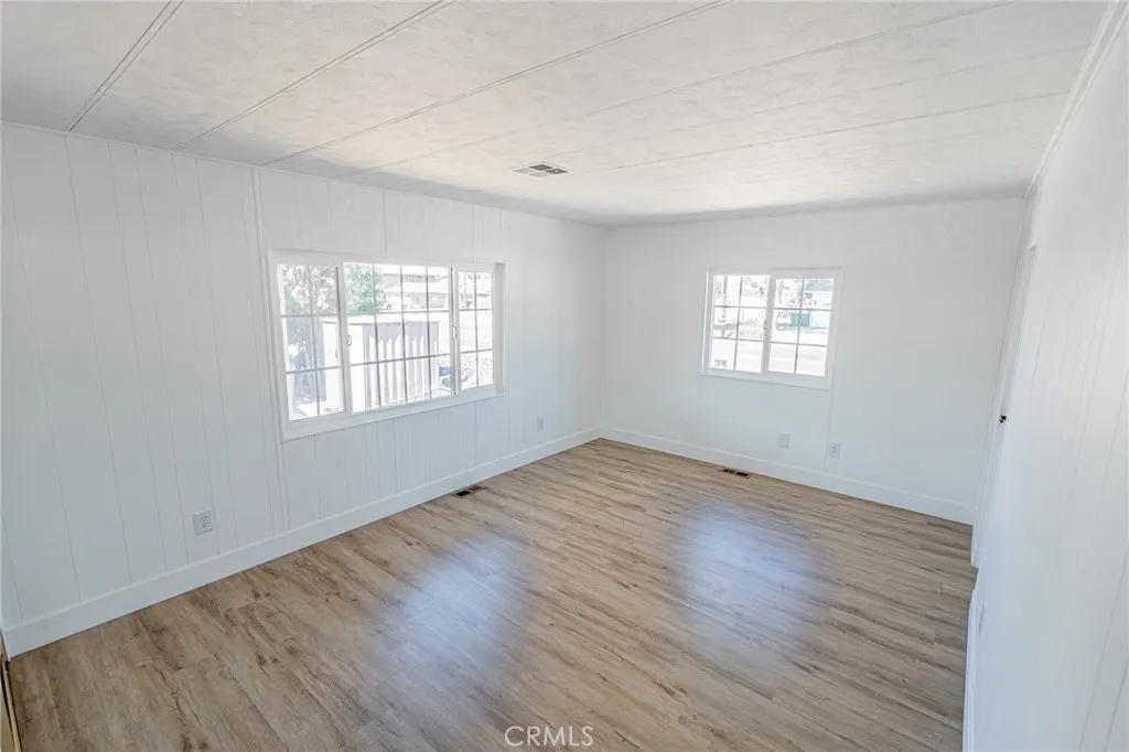 3530 Damien, #202