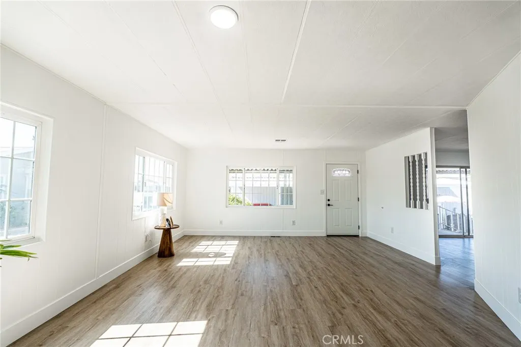 3530 Damien, #202