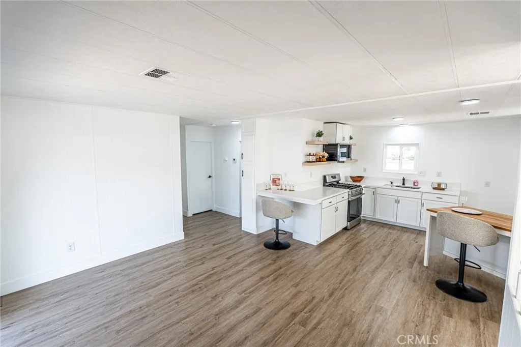 3530 Damien, #202