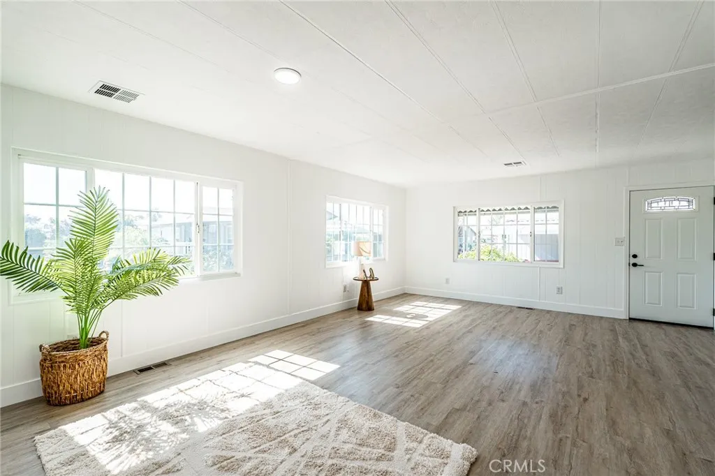 3530 Damien, #202
