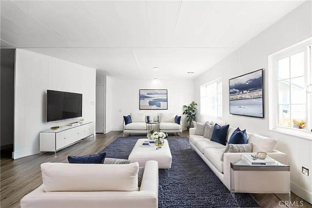 3530 Damien, #202