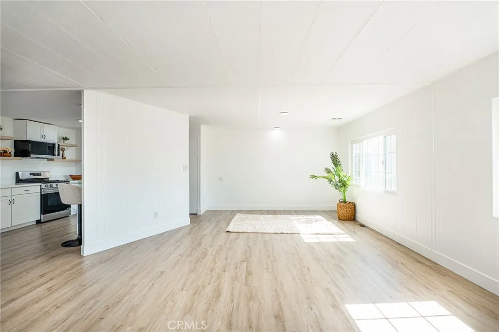 3530 Damien, #202