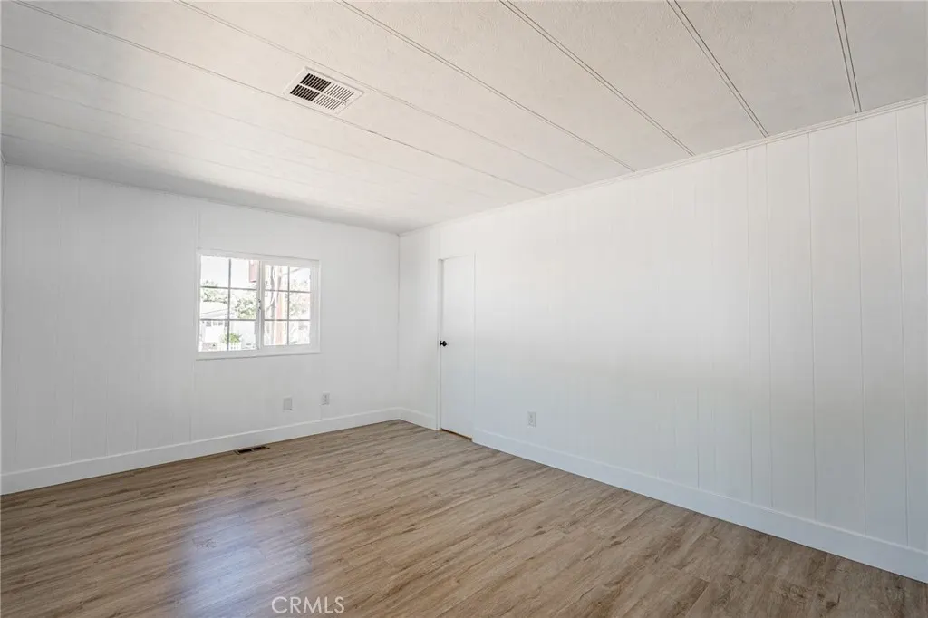 3530 Damien, #202