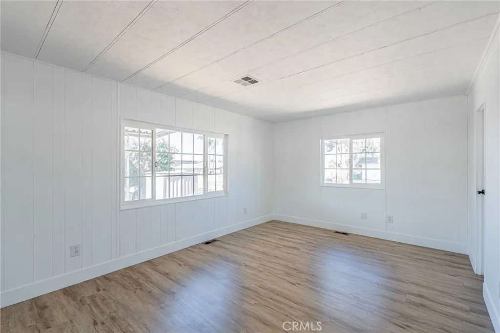 3530 Damien, #202