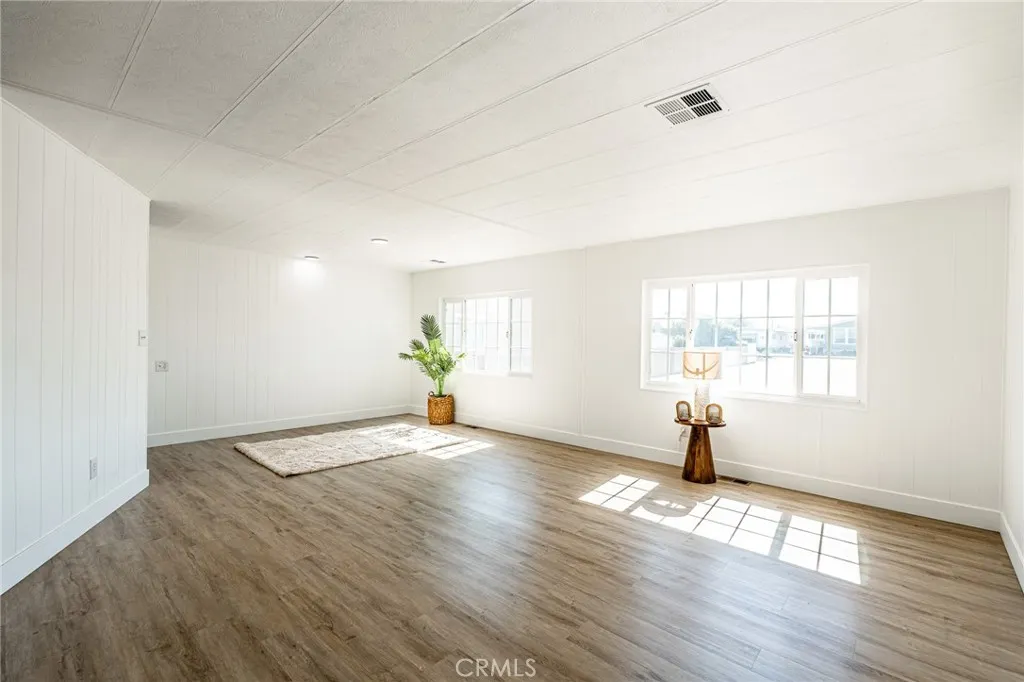 3530 Damien, #202