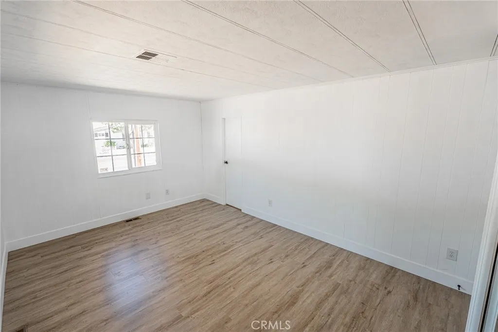 3530 Damien, #202