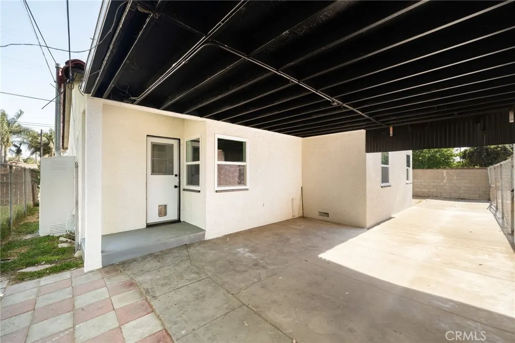 709 E 9th Street