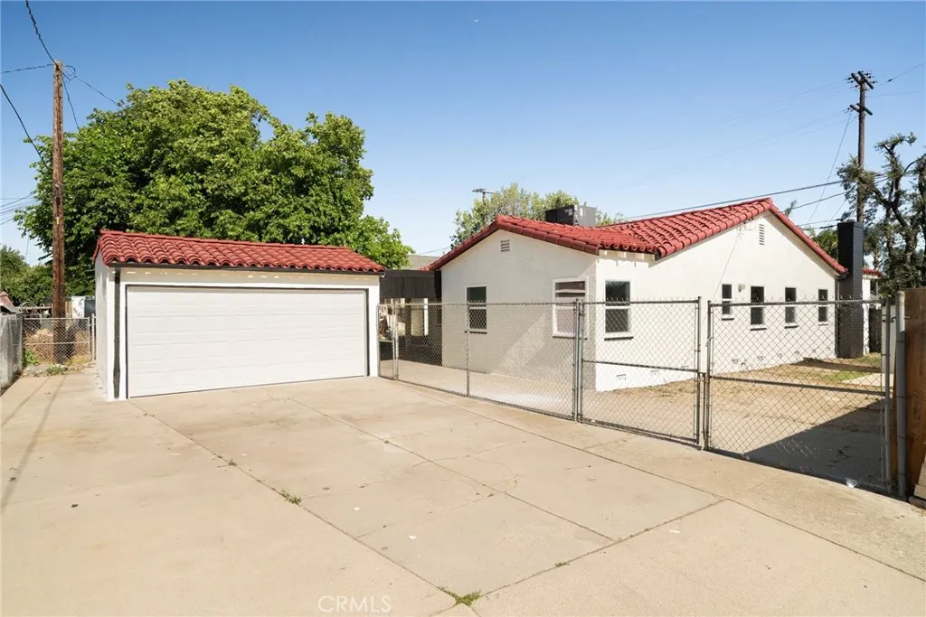 709 E 9th Street