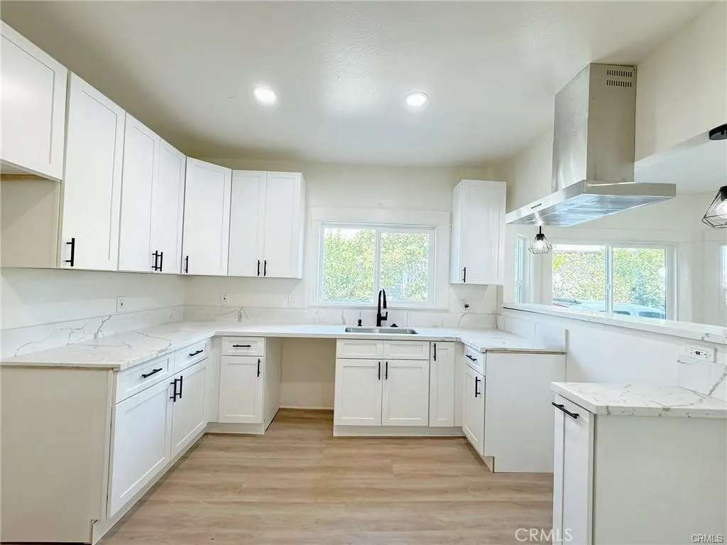 873 N Towne Avenue