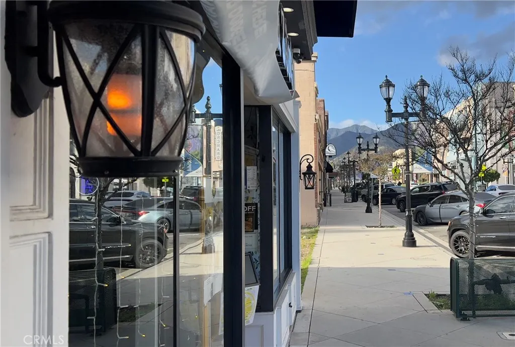 607 N Azusa Avenue