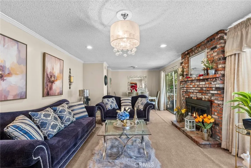 327 Flaxton Street
