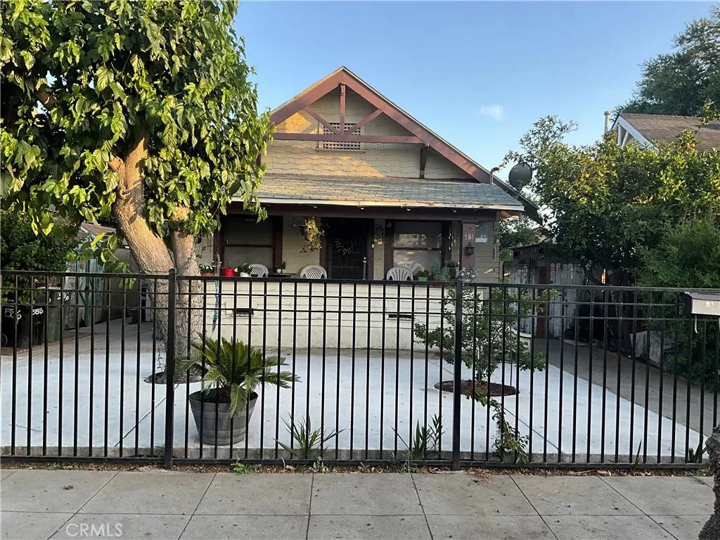 586 W Center Street