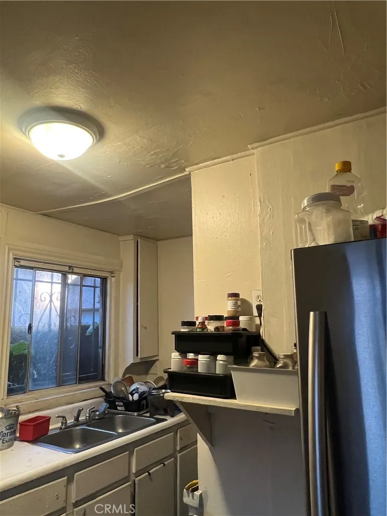 586 W Center Street