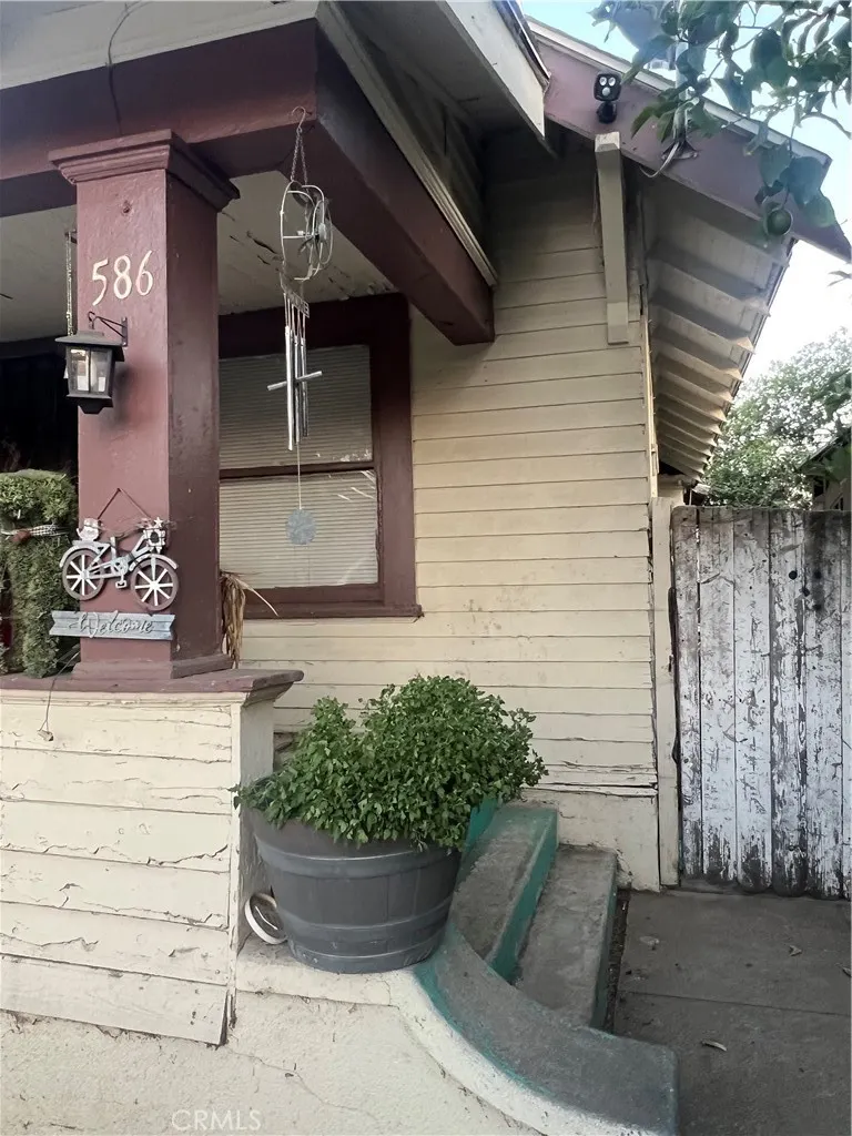 586 W Center Street