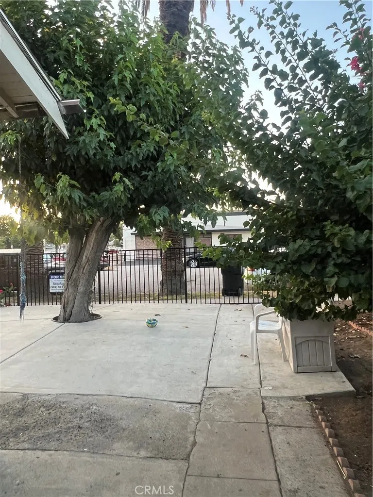 586 W Center Street