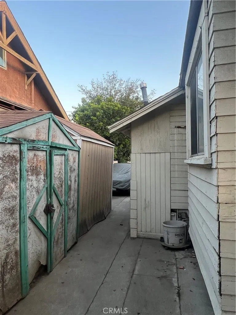 586 W Center Street
