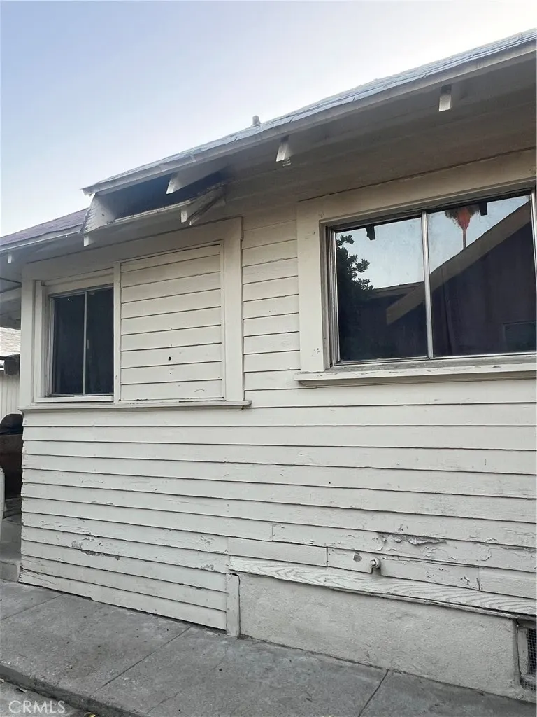 586 W Center Street