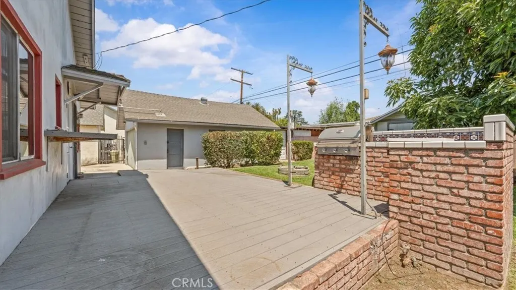 551 E I Street