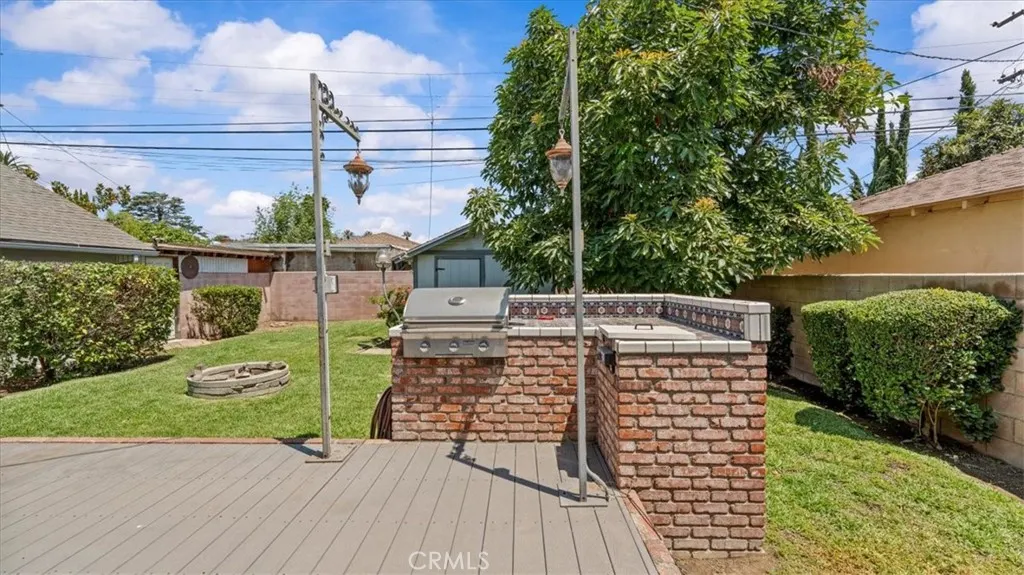 551 E I Street