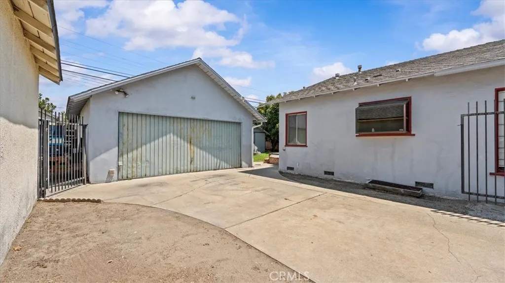 551 E I Street