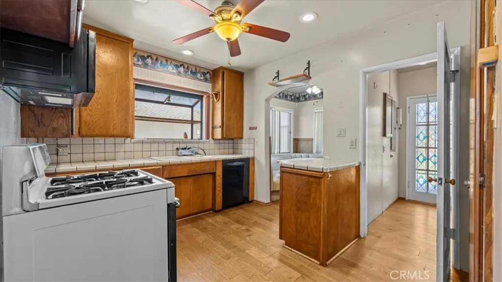 551 E I Street