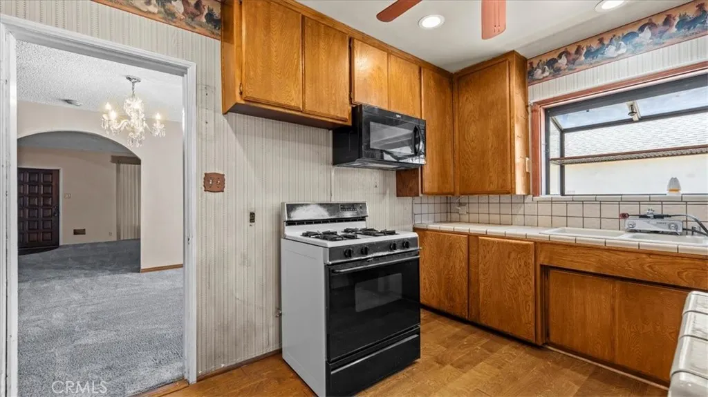 551 E I Street