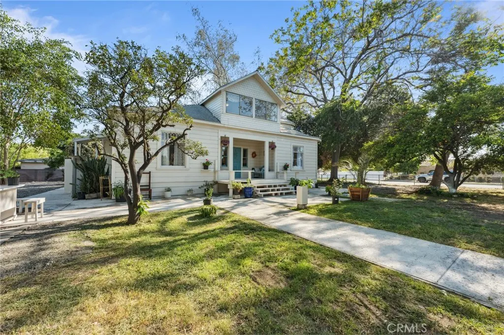 318 E 11th Street