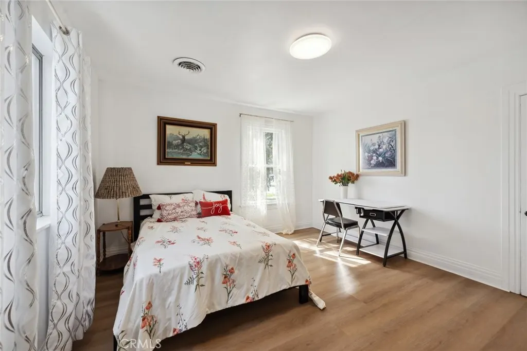 318 E 11th Street