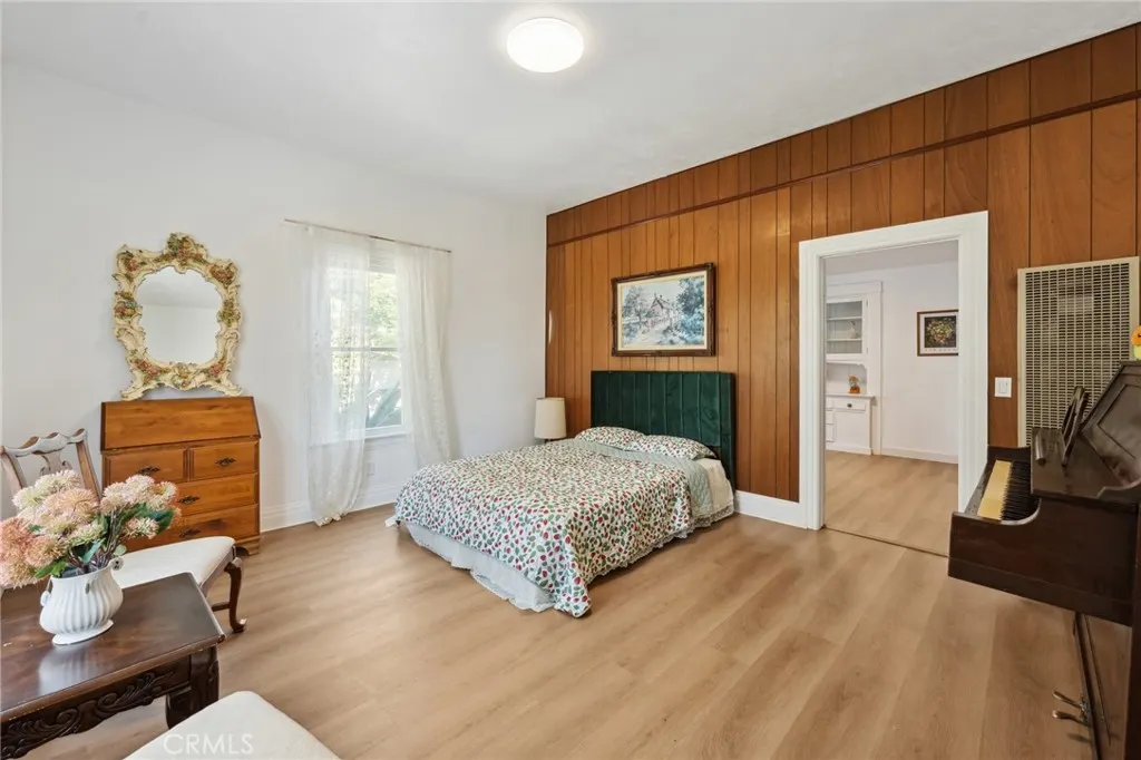 318 E 11th Street