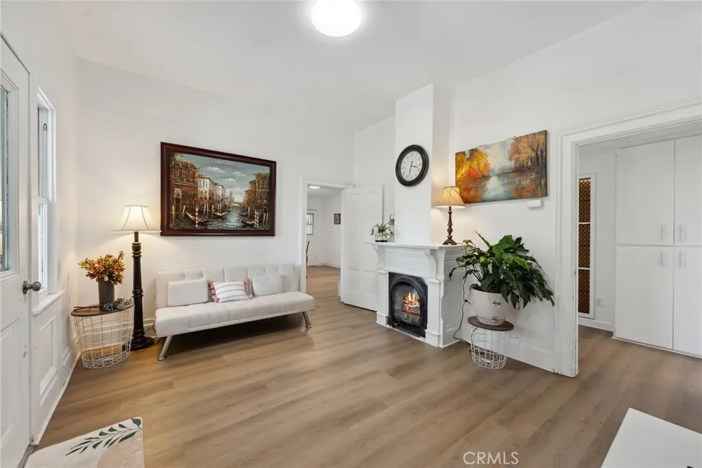 318 E 11th Street