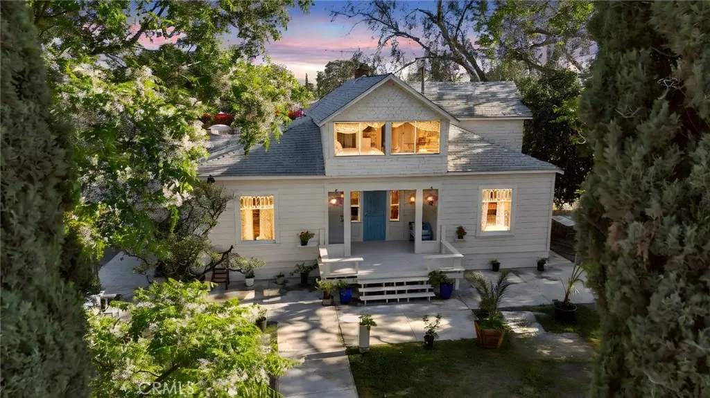 318 E 11th Street