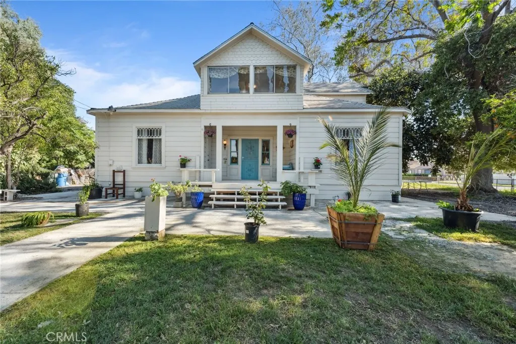 318 E 11th Street