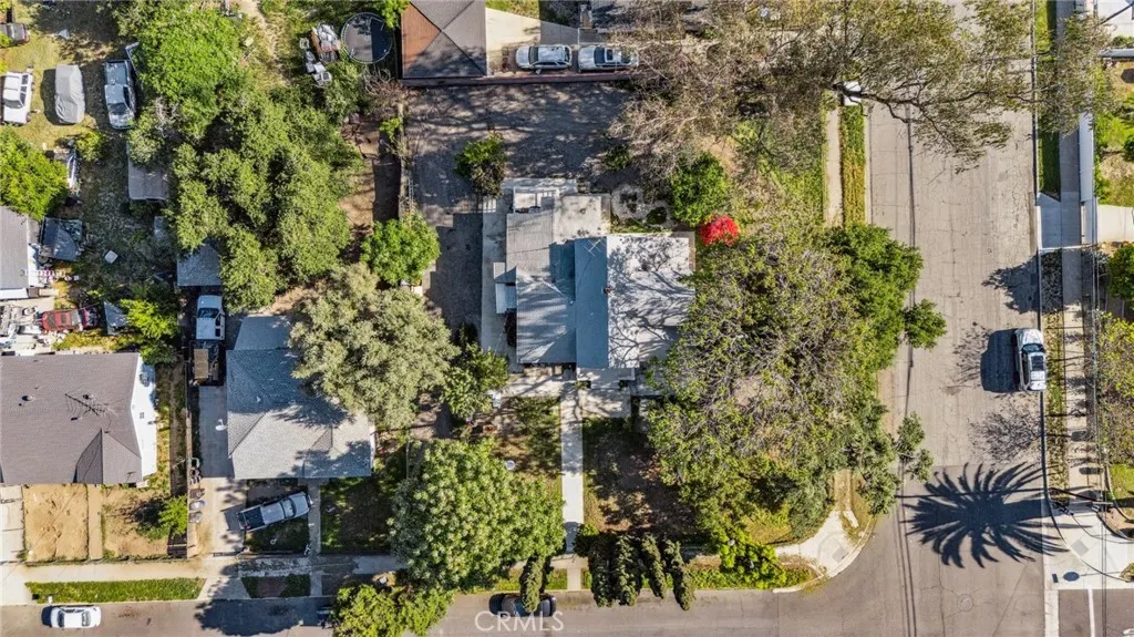 318 E 11th Street