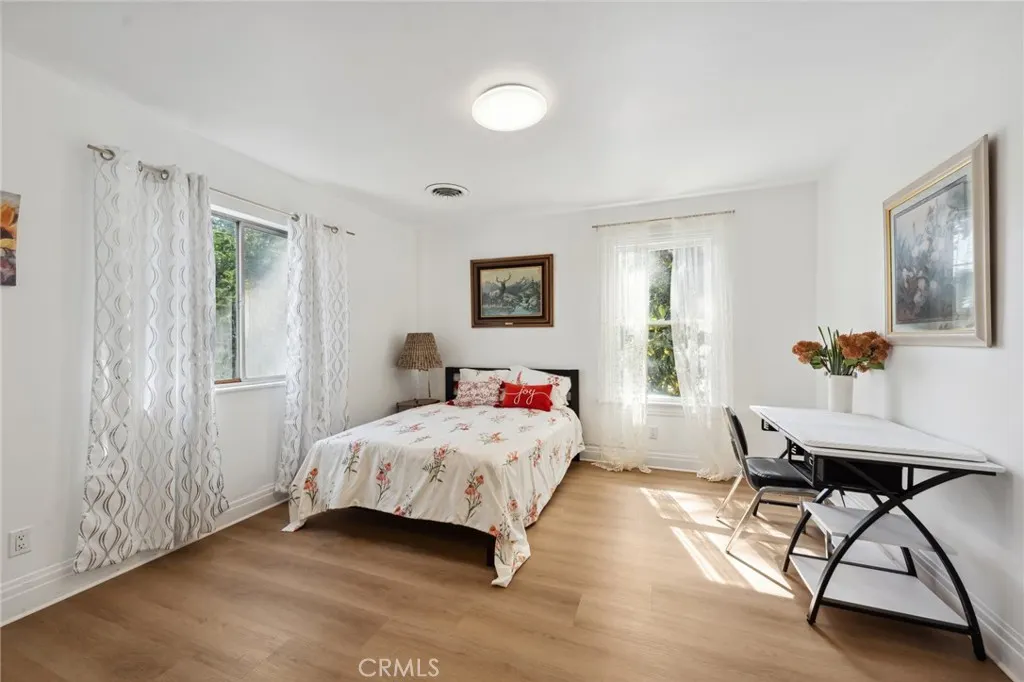 318 E 11th Street