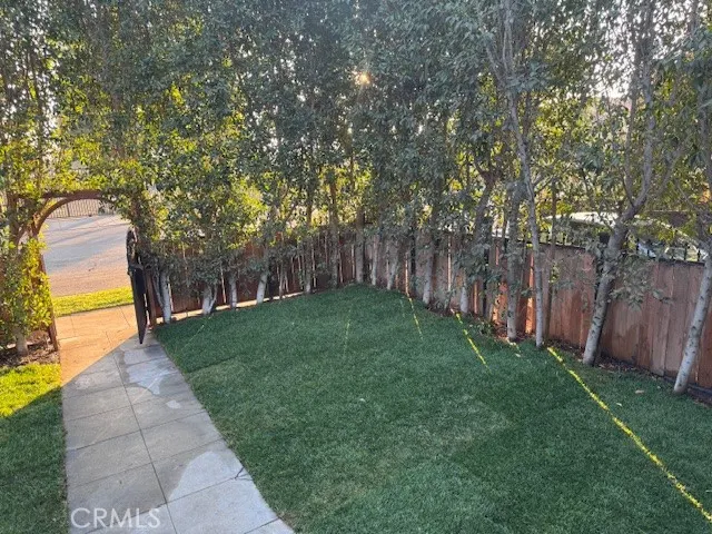 1355 N Gordon Street