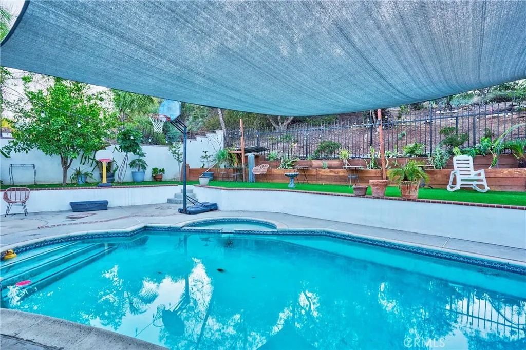 17 Westbrook Lane