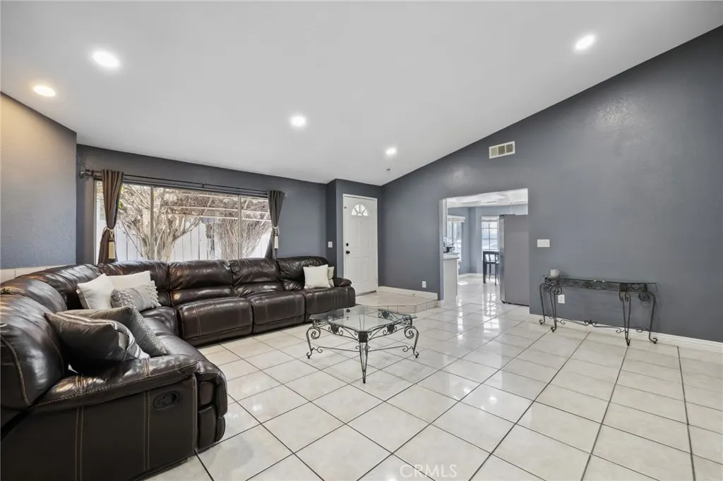 647 Muir Avenue