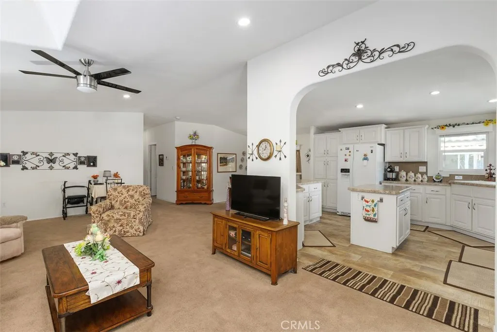1456 E Philadelphia St Spc 390