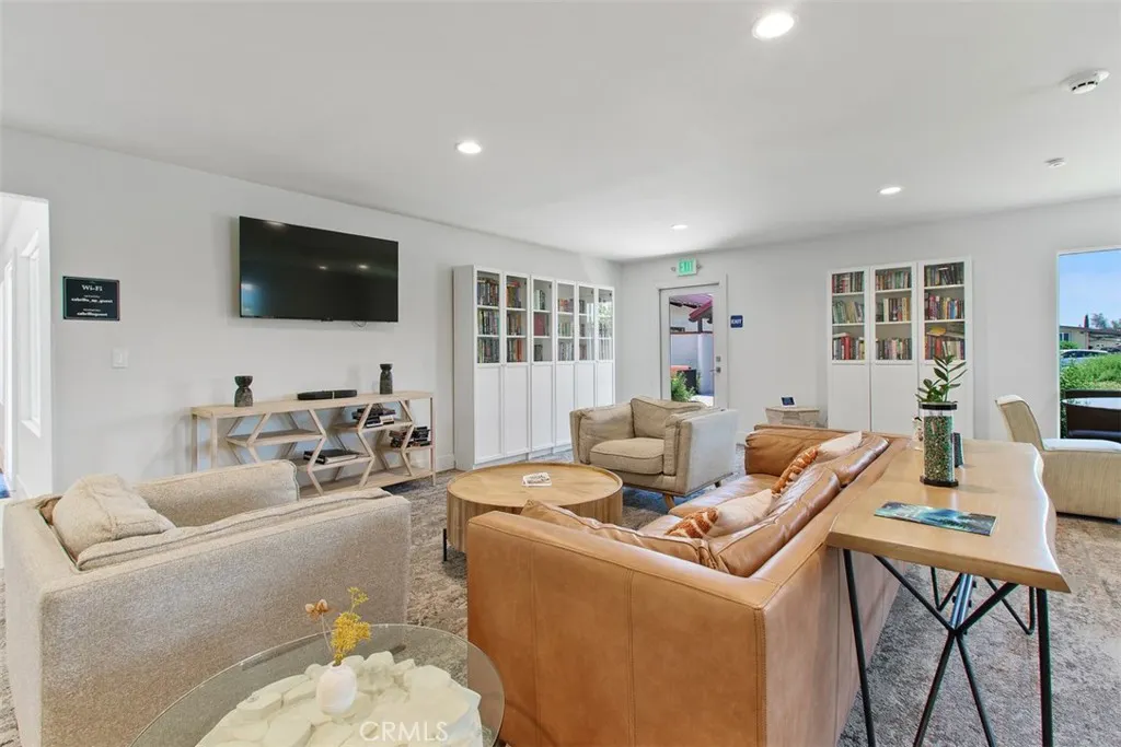 1456 E Philadelphia St Spc 368