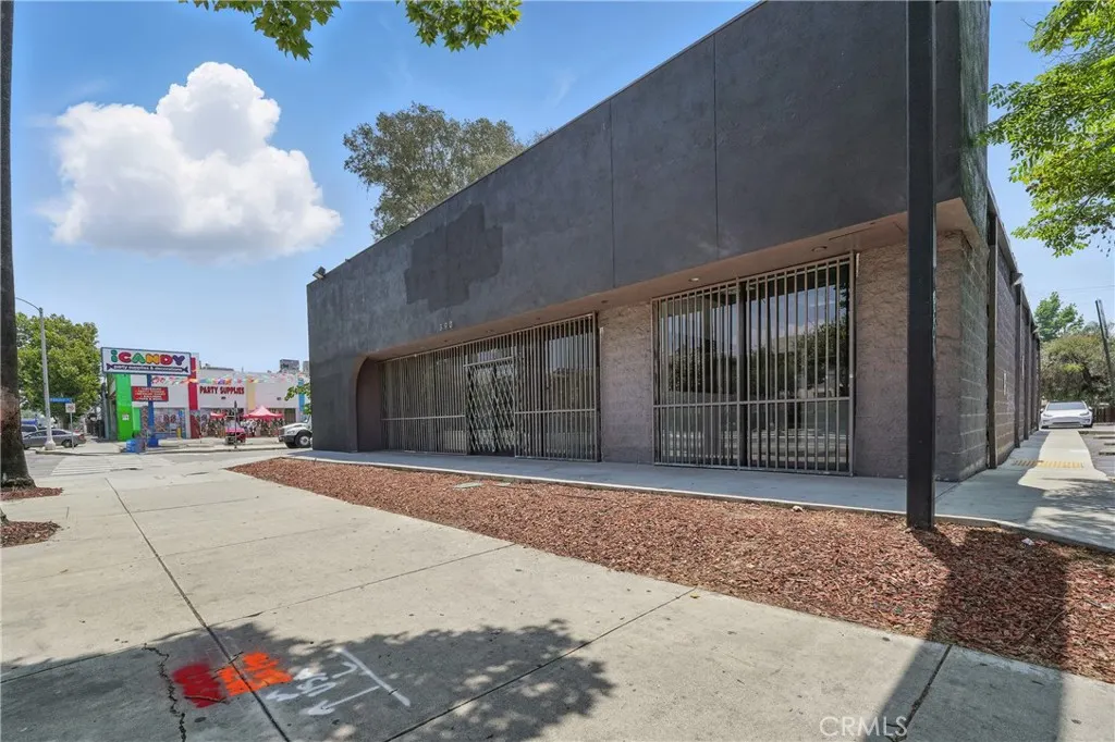 390 E Holt Avenue