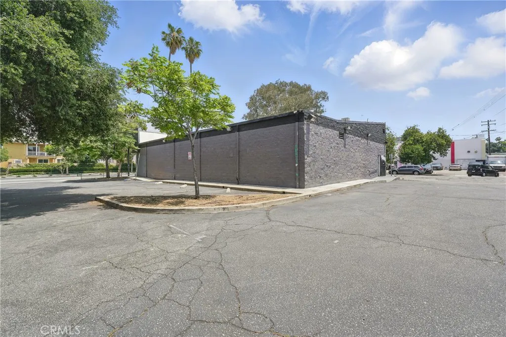 390 E Holt Avenue