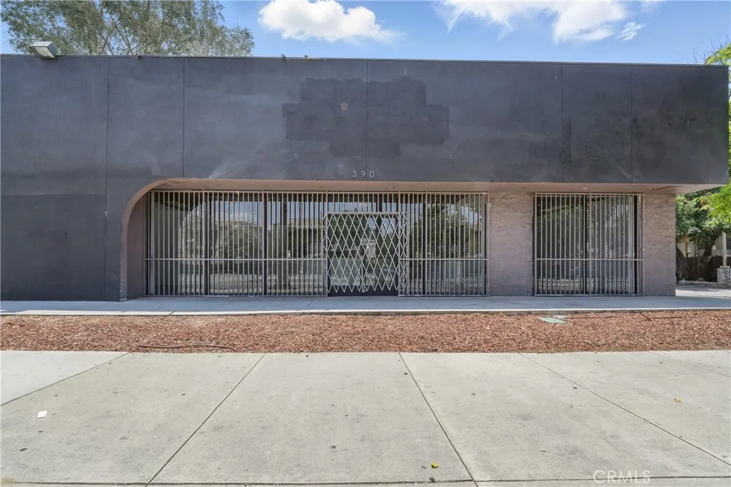 390 E Holt Avenue